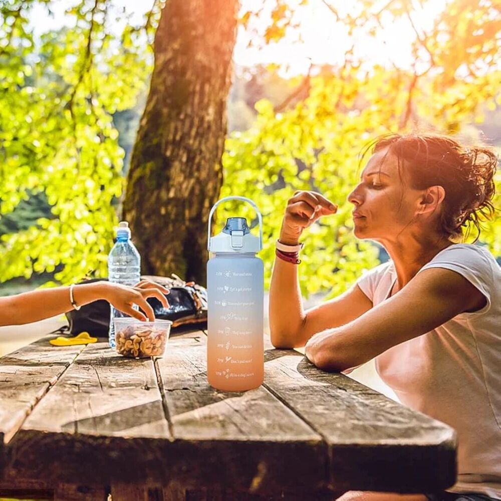 【水映生活】漸變彈跳吸管水壺 2000ml 露營運動水壺 大容量隨身壺