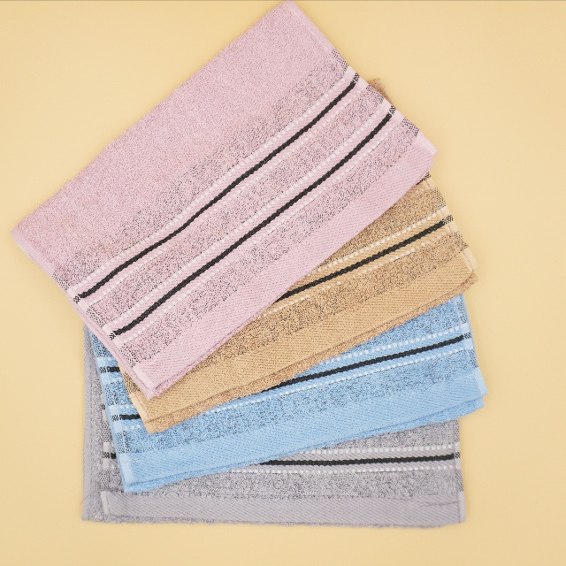 【凱美棉業】MIT台灣製 16兩純棉歐色緞面雙黑線條童巾 4色可選