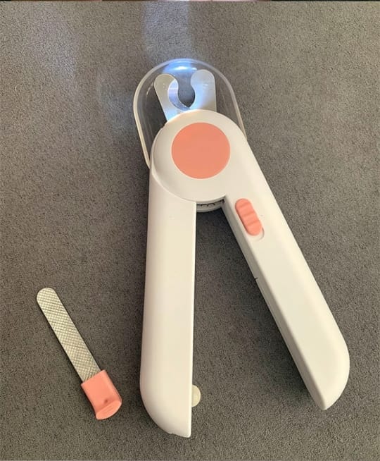 【雙11限定】防剪傷LED照明寵物專用指甲剪