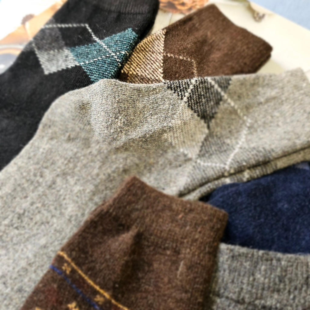 【凱美棉業】冬季限定 台灣製精緻保暖男款毛襪 多色