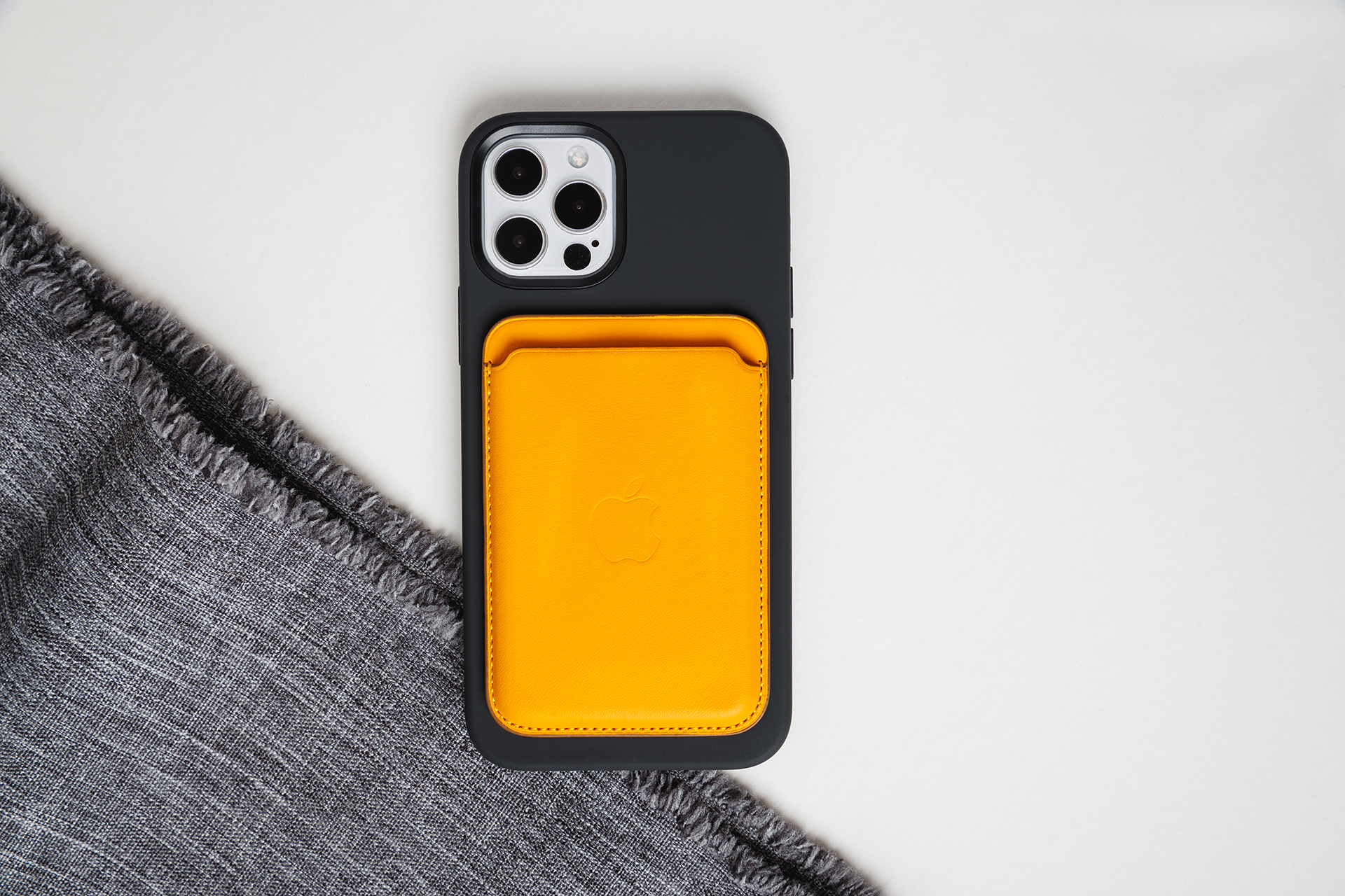 SwitchEasy Magskin iPhone 12/12 Pro 6.1吋