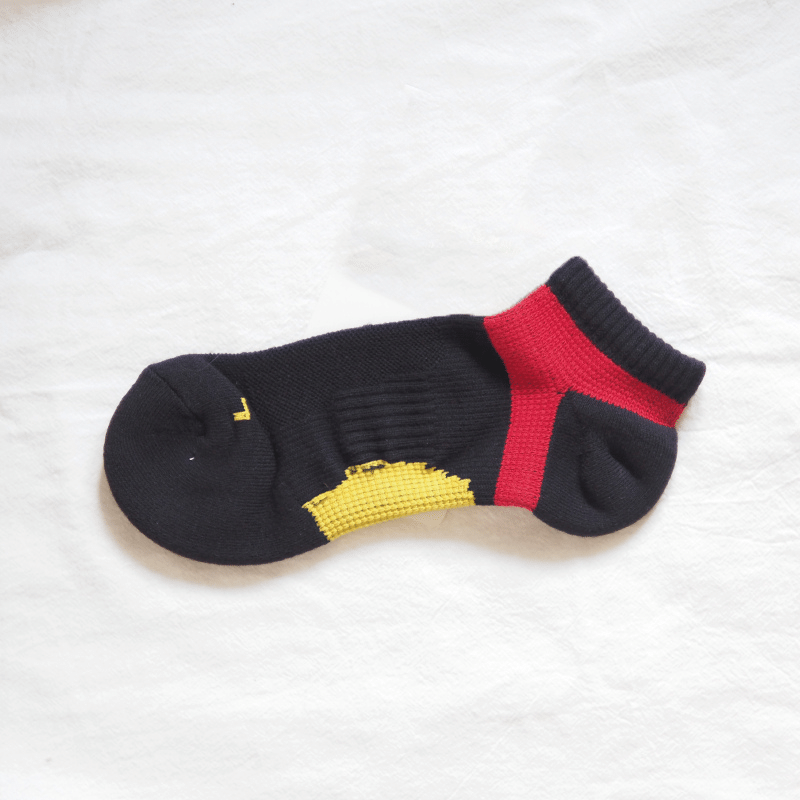 【凱美棉業】MIT台灣製吸汗除臭足弓運動機能襪 1/2加厚款 4色可選