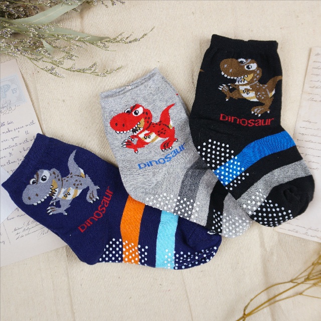 【凱美棉業】MIT台灣製透氣純棉止滑兒童襪 小童 14-17cm  暴龍來襲