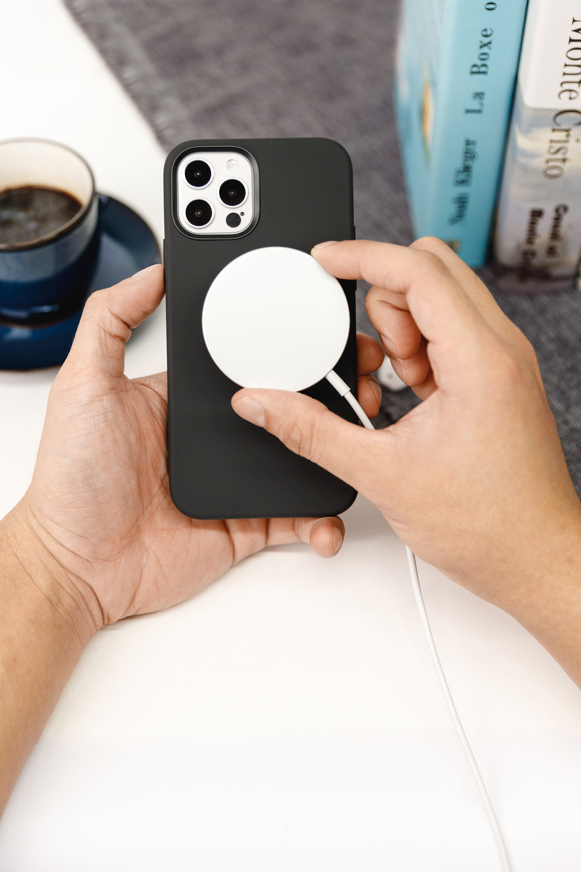 SwitchEasy Magskin iPhone 12/12 Pro 6.1吋
